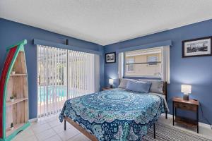 Letto o letti in una camera di Home with pool and canal access to ocean