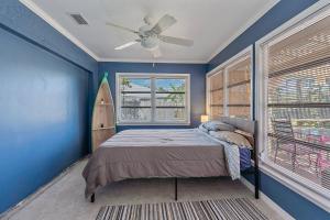Letto o letti in una camera di Home with pool and canal access to ocean