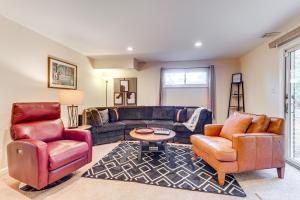 Φωτογραφία από το άλμπουμ του 3 Mi to Dtwn Silver Spring Convenient Apartment σε Silver Spring