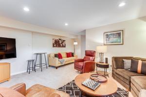 Φωτογραφία από το άλμπουμ του 3 Mi to Dtwn Silver Spring Convenient Apartment σε Silver Spring