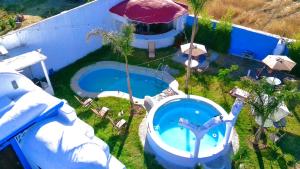 an aerial view of a swimming pool with a swimming pool at Hacienda con Albercas Climatizadas in San Miguel de Allende