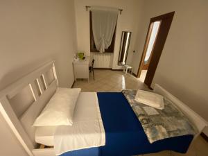 Postel nebo postele na pokoji v ubytování Morpheus + 33 fotografií