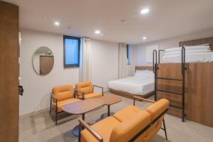Postel nebo postele na pokoji v ubytování Hotel Myeongdongjang