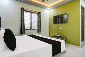 Una televisión o centro de entretenimiento en Hotel O Dream Stay