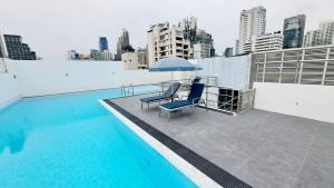 Bazén v ubytování 4C-25BRs3bathAS Downtown Bangkok Near BtsMrt nebo v jeho okolí
