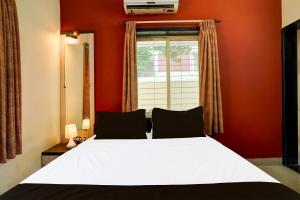 Postel nebo postele na pokoji v ubytování Hotel O Varun Residency
