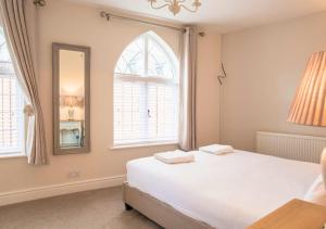 Katil atau katil-katil dalam bilik di Charming 2 Bed House in Tewkesbury Centre