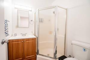 a bathroom with a shower and a sink and a toilet at Stylish Cozy, Aesthetic, Stocked Kitchen, and Pet Friendly in Palmdale