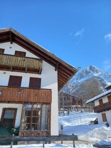 En generel udsigt til bjerge eller udsigt til bjerge taget fra lejligheden