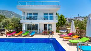 Swimmingpoolen hos eller tæt på Kalkan 4 Bedroom Villa 1106