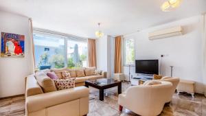 Et tv og/eller underholdning på Kalkan 4 Bedroom Villa 1106