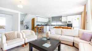 Køkken eller tekøkken på Kalkan 4 Bedroom Villa 1106