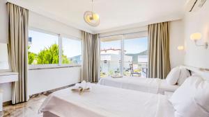 En eller flere senge i et værelse på Kalkan 4 Bedroom Villa 1106 + 37 billeder