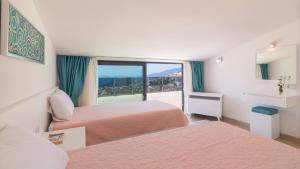 Ένα ή περισσότερα κρεβάτια σε δωμάτιο στο Kalkan 5 Bedroom Villa - 5198 +46 φωτογραφίες