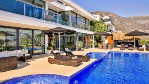 Bazén v ubytování Kalkan 4 Bedroom Villa - 4780 nebo v jeho okolí
