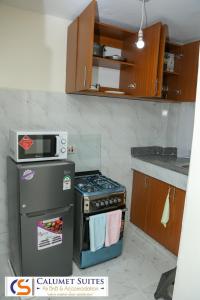 Kuchyň nebo kuchyňský kout v ubytování Calumet Suites airbnb and accommodation