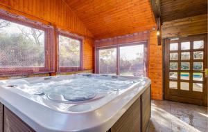 Fotografia z galérie ubytovania Three-Bedroom Holiday Home In Lekenik v destinácii Gračanica