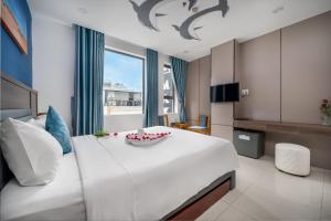 Dining and leisure area at Maxhome Luxury Hotel, Đà Nẵng (cập nhật giá năm 2026), Maxhome Hotel Đà Nẵng
