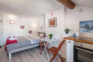 a small bedroom with a bed and a table at Le Prestige Grenoble hypercentre in Grenoble