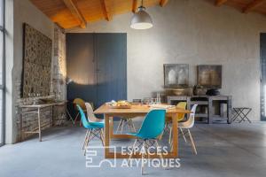 Bilde i galleriet til Loft réhabilité dans une ancienne menuiserie à 1km de la plage i Le Bois-Plage-en-Ré + 14 bilder