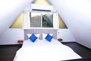 Ένα ή περισσότερα κρεβάτια σε δωμάτιο στο Dome Meadows Retreat