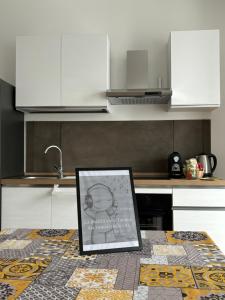 una foto sopra un tavolo in cucina di Takámüsica a Cisterna dʼAsti