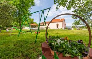 Zahrada ubytování Three-Bedroom Holiday Home In Neoric + 37 fotografií
