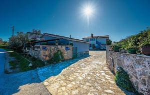 Budova, kde se apartmán nachází + 13 fotografií