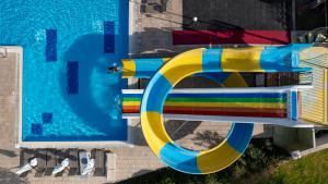 Bazén v ubytování White Lilyum Hotel - All Inclusive nebo v jeho okolí