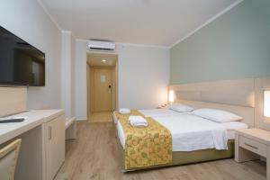 Postel nebo postele na pokoji v ubytování White Lilyum Hotel - All Inclusive