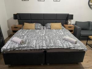 Postel nebo postele na pokoji v ubytování Černá Růže - Apartmán 4