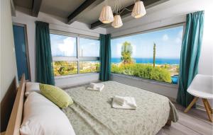 Ένα ή περισσότερα κρεβάτια σε δωμάτιο στο Beautiful Home In Argaka With Kitchen +2 φωτογραφίες
