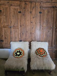 Khu vực ghế ngồi tại Traditional GuestHouse Permet