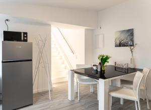 a kitchen and dining room with a table and a refrigerator at Himmel in Zinnowitz