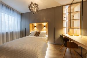 Postel nebo postele na pokoji v ubytování Fancy residence private parking & garden