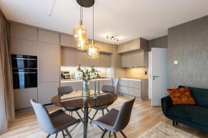 Kuchyň nebo kuchyňský kout v ubytování Fancy residence private parking & garden + 16 fotografií