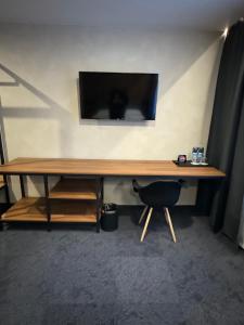 Televízia a/alebo spoločenská miestnosť v ubytovaní Alir