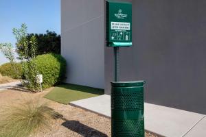 Sijil, anugerah, tanda atau dokumen lain yang dipamerkan di Home2 Suites by Hilton Phoenix Chandler