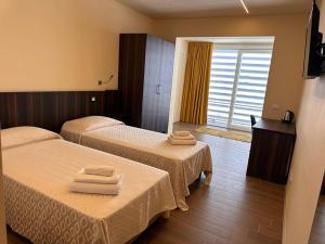 Postel nebo postele na pokoji v ubytování KRINO' hotel cafè
