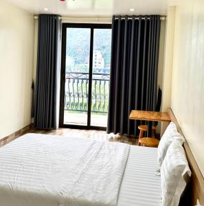 Postel nebo postele na pokoji v ubytování Anh Như Hostel Cat Ba
