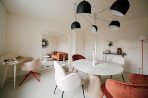 a living room with a table and chairs at Villa Haag - Design-Apartment in Fulda