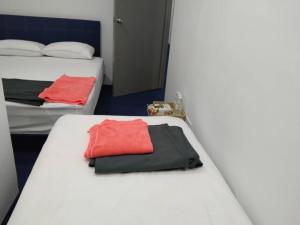 Postel nebo postele na pokoji v ubytování Enviropath Hotel