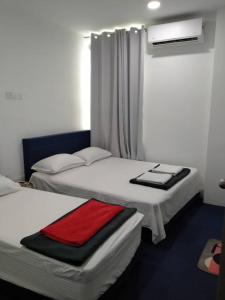 Postel nebo postele na pokoji v ubytování Enviropath Hotel