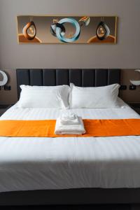 Postel nebo postele na pokoji v ubytování Hotel Royal