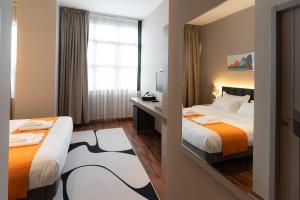 Postel nebo postele na pokoji v ubytování Hotel Royal