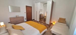 a bedroom with a large bed and a mirror at Casariosa, centro Rimini in Rimini +36 photos