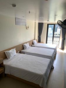 Postel nebo postele na pokoji v ubytování Anh Như Hostel Cat Ba