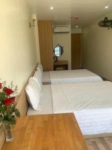 Postel nebo postele na pokoji v ubytování Anh Như Hostel Cat Ba