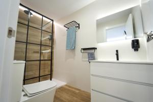 a bathroom with a toilet and a sink at 1ª planta C Apartamentos Juan Robledo Centro ciudad in Andújar