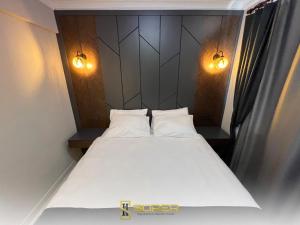 Postel nebo postele na pokoji v ubytování Surer Otel